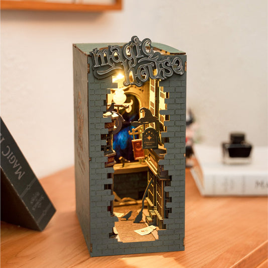 Magic House - Book Nook Kit 